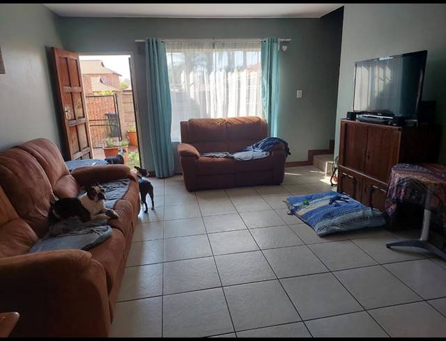 2 BEDROOM TOWNHOUSE FOR SALE IN ANNLIN